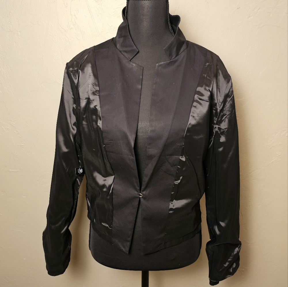 [EXPRESS] NWOT ☆ Vintage Cropped Black Blazer☆《12》Clasp Closure - Picture 10 of 16